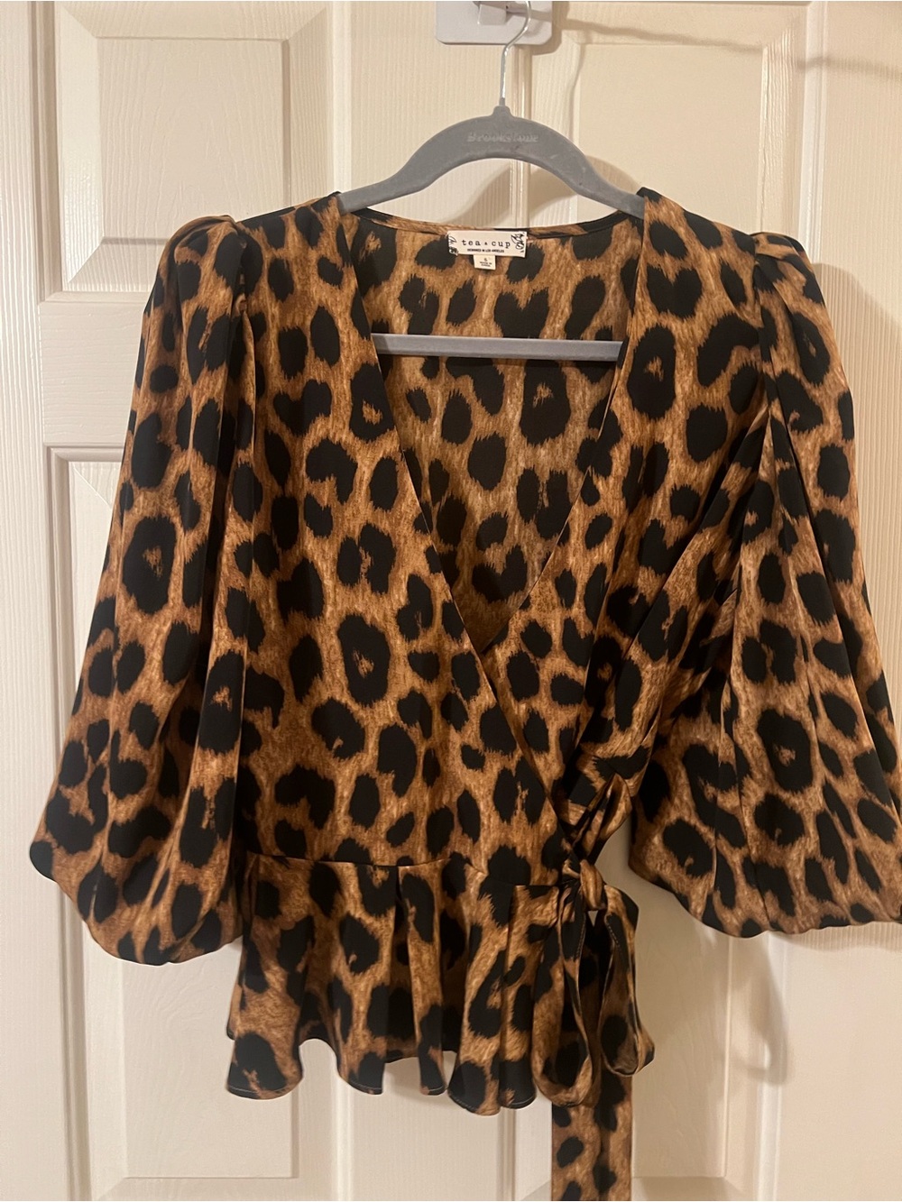 NWOT 🛍️3 for 25 🛍️ Tea n Cup Leopard Print Wrap Blouse Brown & Black Sz Small